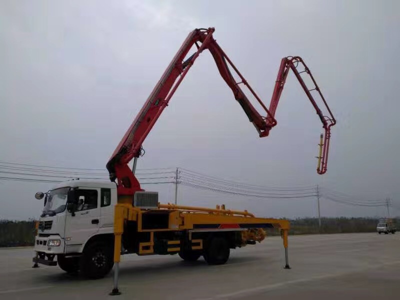 小型混凝土泵车